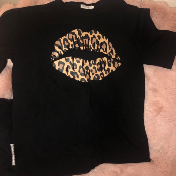 Womens 2 piece set leopard biker short and lips tee - Picture 2 of 5